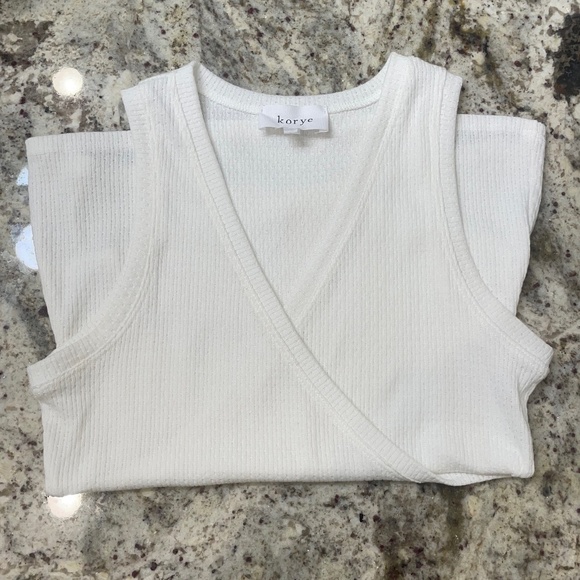 NWOT Korye White Surplice Tank Top (Size S) - Picture 1 of 5